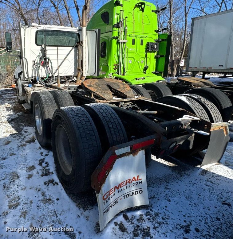 image for item DH9778 2014 International ProStar Plus 122 semi truck