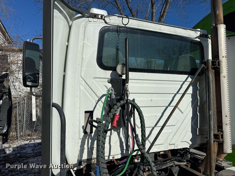 image for item DH9778 2014 International ProStar Plus 122 semi truck