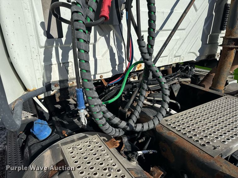 image for item DH9778 2014 International ProStar Plus 122 semi truck