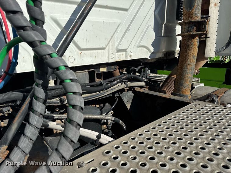 image for item DH9778 2014 International ProStar Plus 122 semi truck