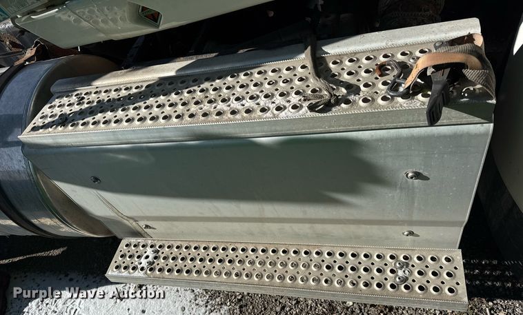 image for item DH9778 2014 International ProStar Plus 122 semi truck