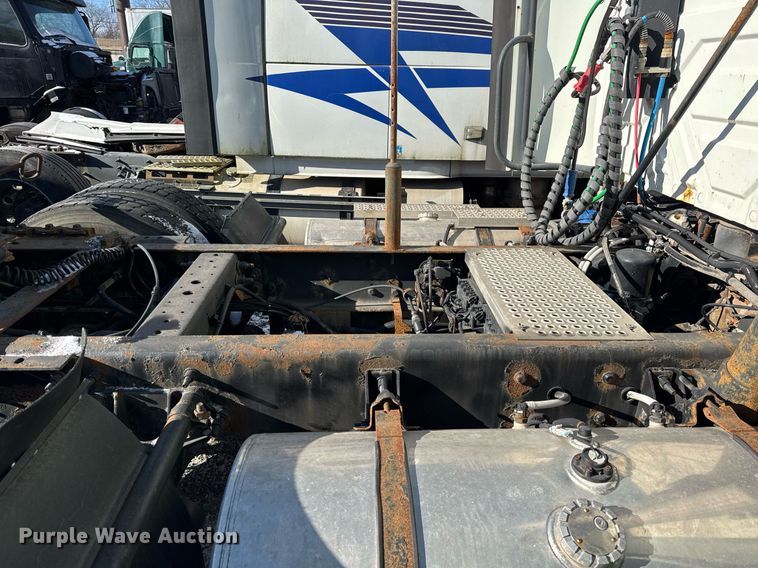 image for item DH9778 2014 International ProStar Plus 122 semi truck