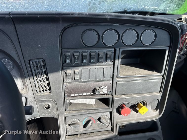 image for item DH9778 2014 International ProStar Plus 122 semi truck