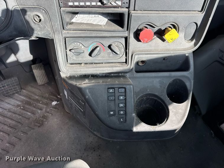 image for item DH9778 2014 International ProStar Plus 122 semi truck