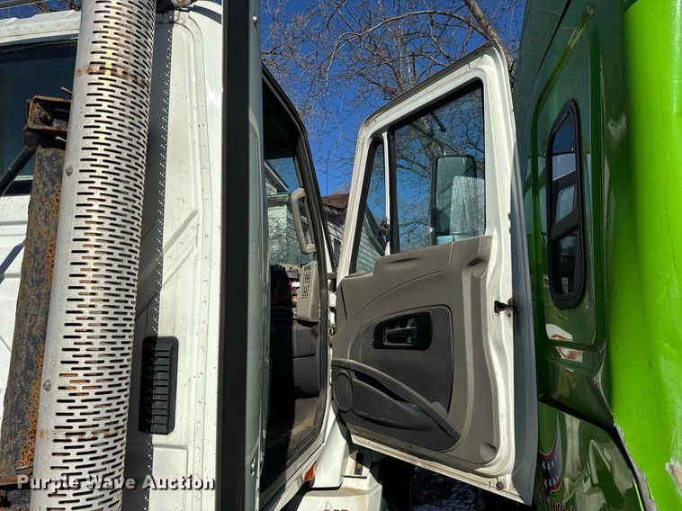 image for item DH9778 2014 International ProStar Plus 122 semi truck