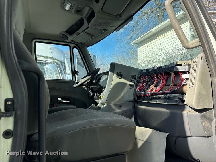 image for item DH9778 2014 International ProStar Plus 122 semi truck