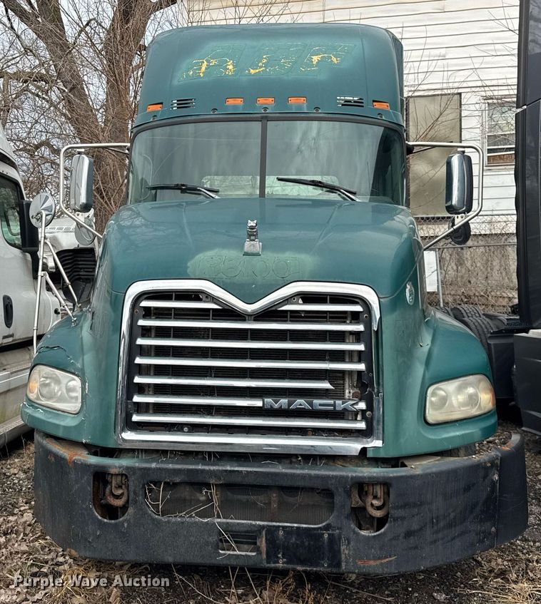 image for item DH9779 2009 Mack CXU612 semi truck