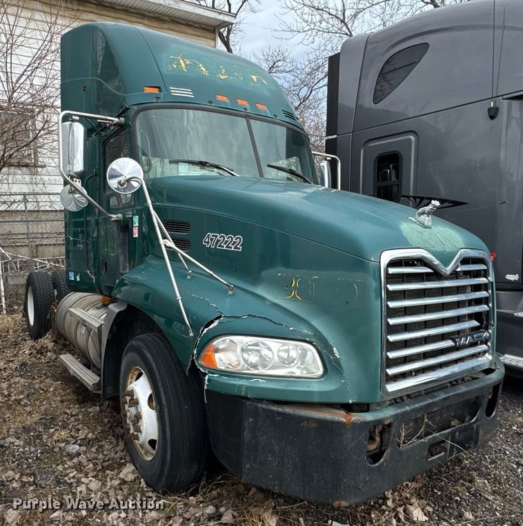 image for item DH9779 2009 Mack CXU612 semi truck
