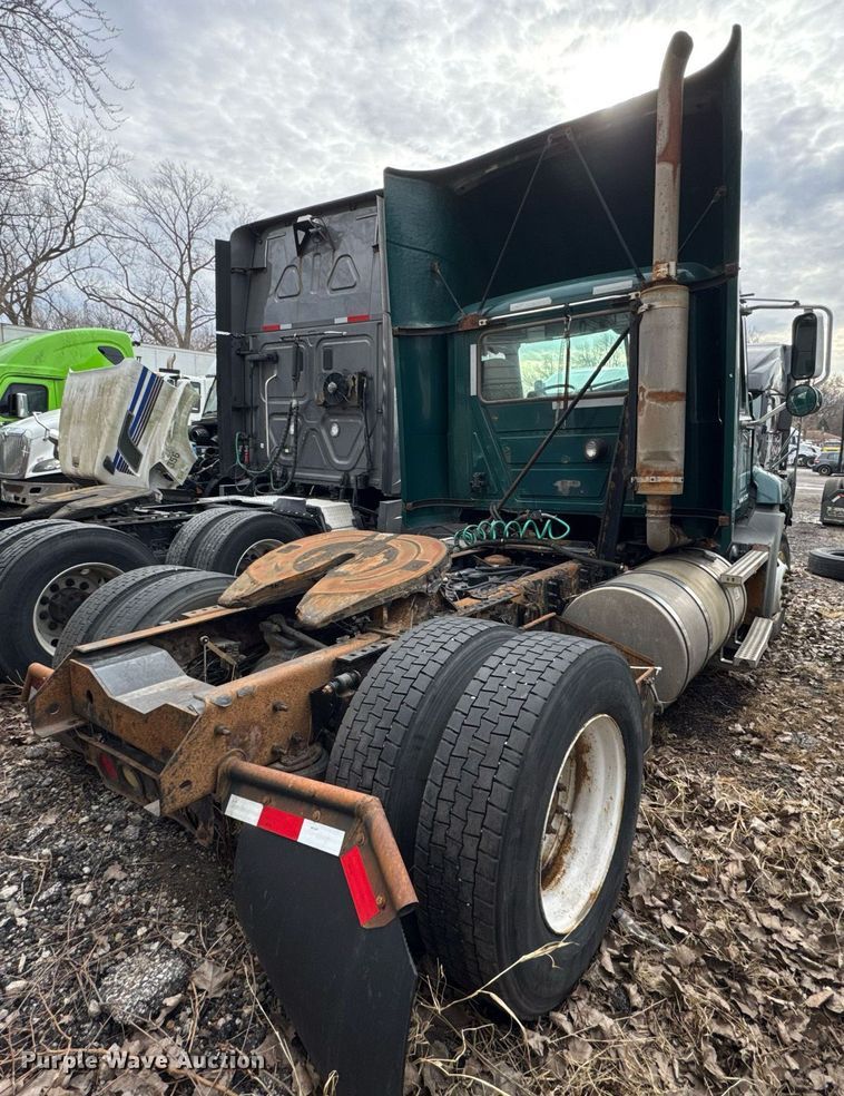 image for item DH9779 2009 Mack CXU612 semi truck