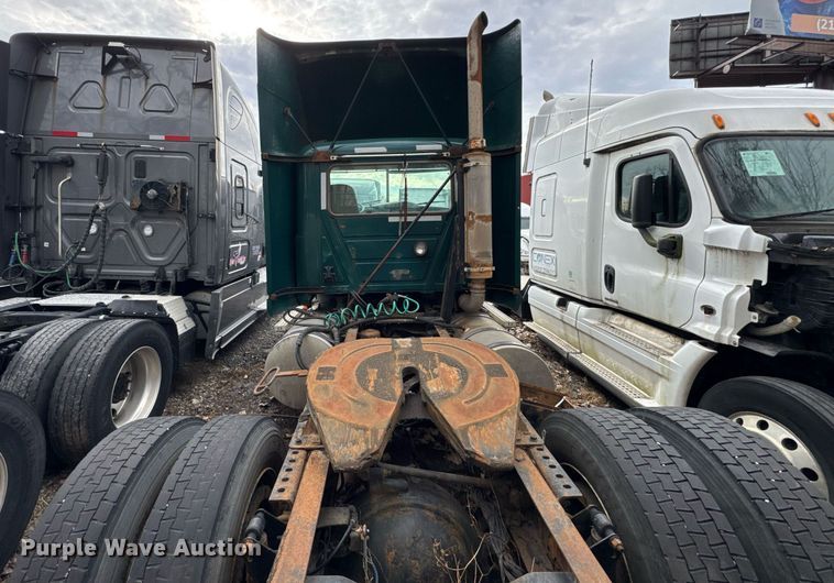 image for item DH9779 2009 Mack CXU612 semi truck