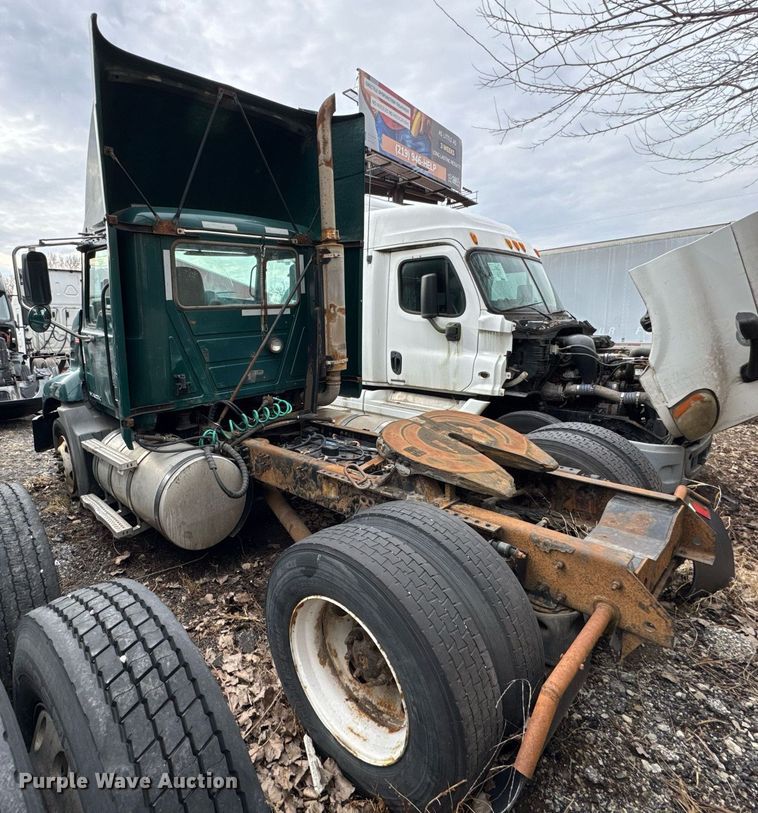 image for item DH9779 2009 Mack CXU612 semi truck