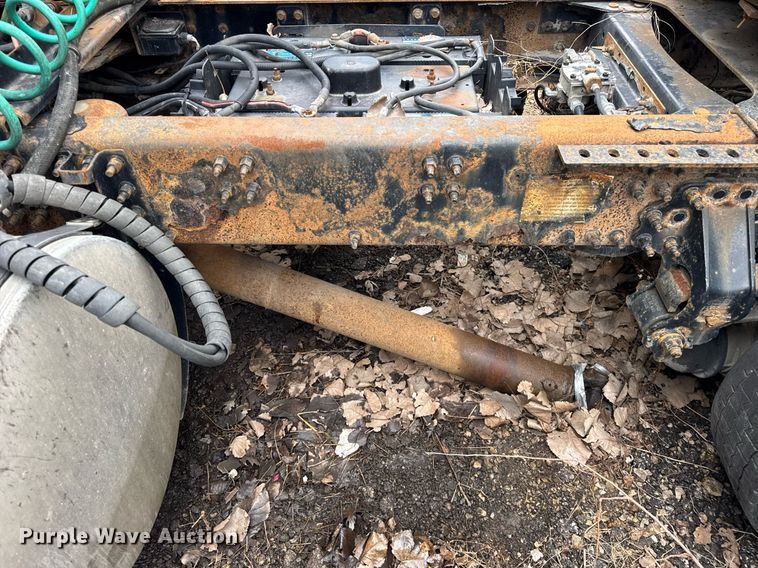 image for item DH9779 2009 Mack CXU612 semi truck