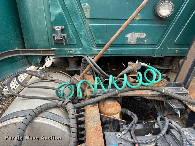 image for item DH9779 2009 Mack CXU612 semi truck