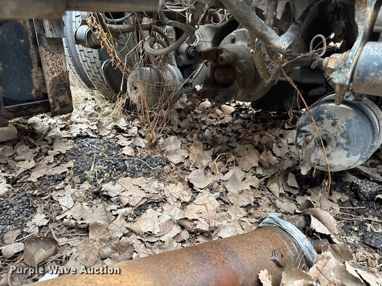 image for item DH9779 2009 Mack CXU612 semi truck