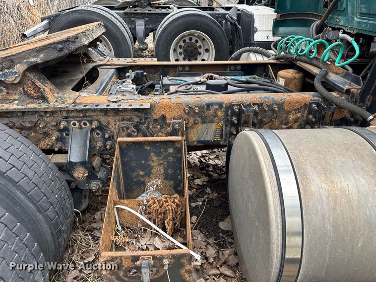 image for item DH9779 2009 Mack CXU612 semi truck