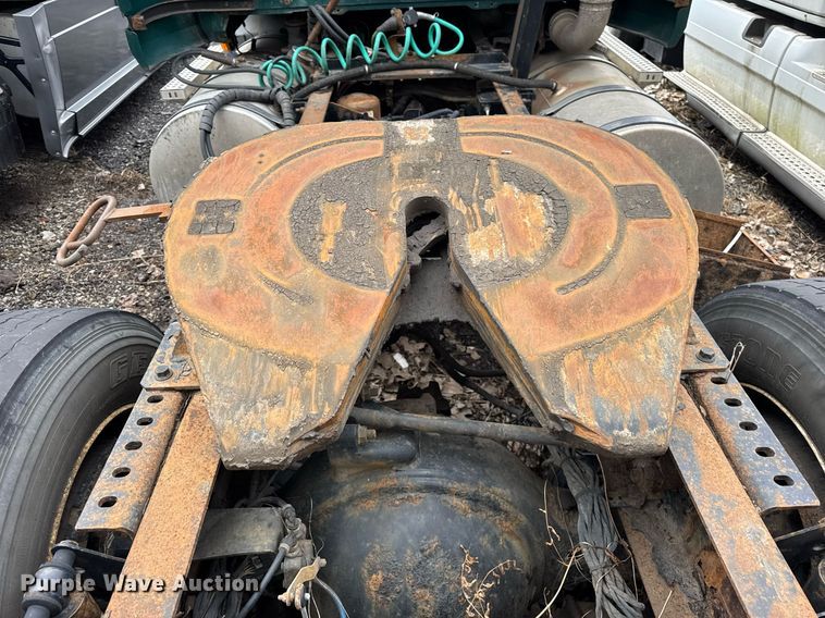 image for item DH9779 2009 Mack CXU612 semi truck