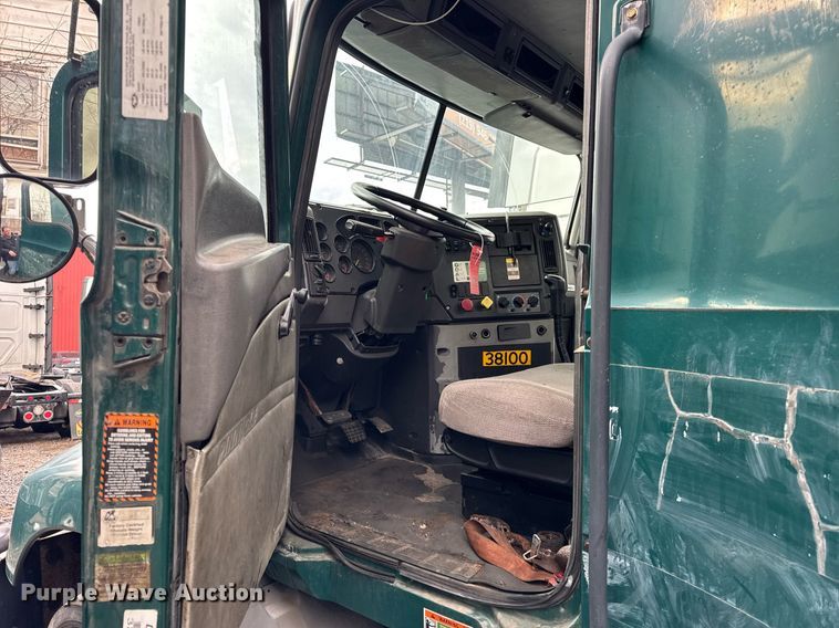 image for item DH9779 2009 Mack CXU612 semi truck