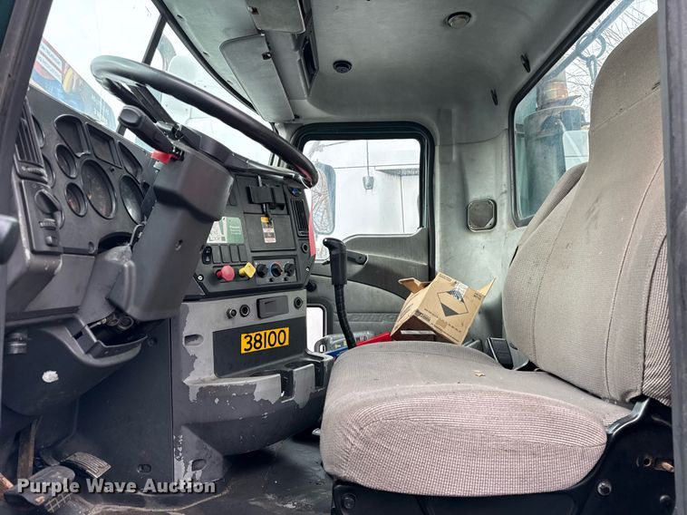 image for item DH9779 2009 Mack CXU612 semi truck