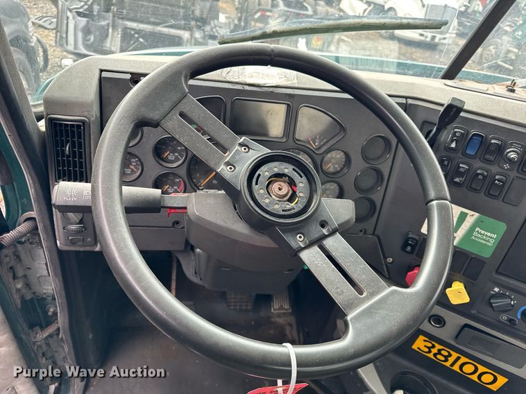 image for item DH9779 2009 Mack CXU612 semi truck