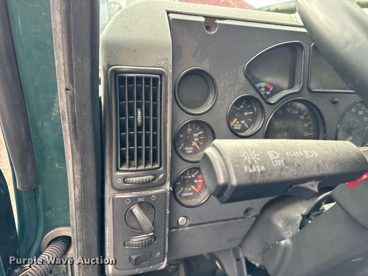 image for item DH9779 2009 Mack CXU612 semi truck