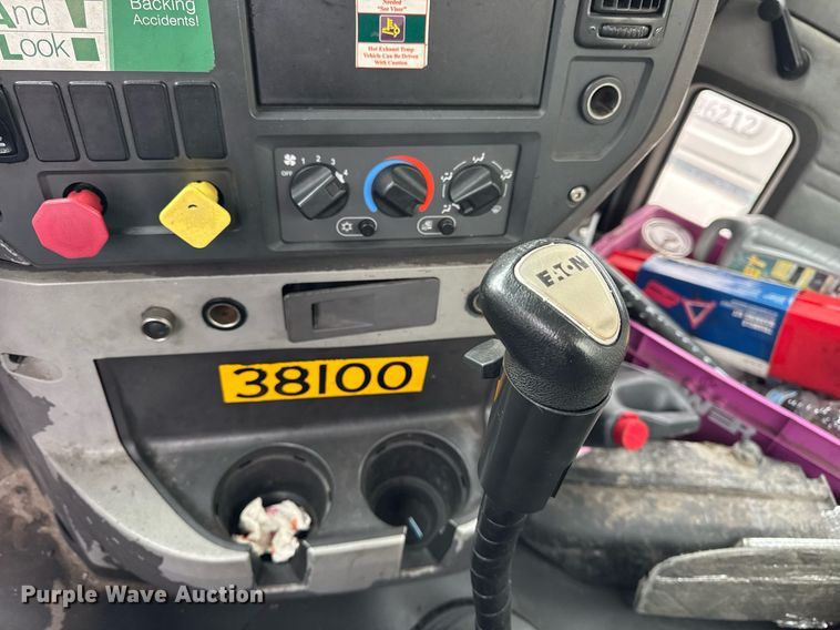 image for item DH9779 2009 Mack CXU612 semi truck