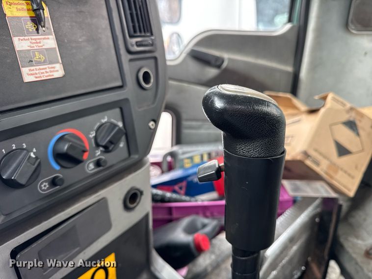 image for item DH9779 2009 Mack CXU612 semi truck