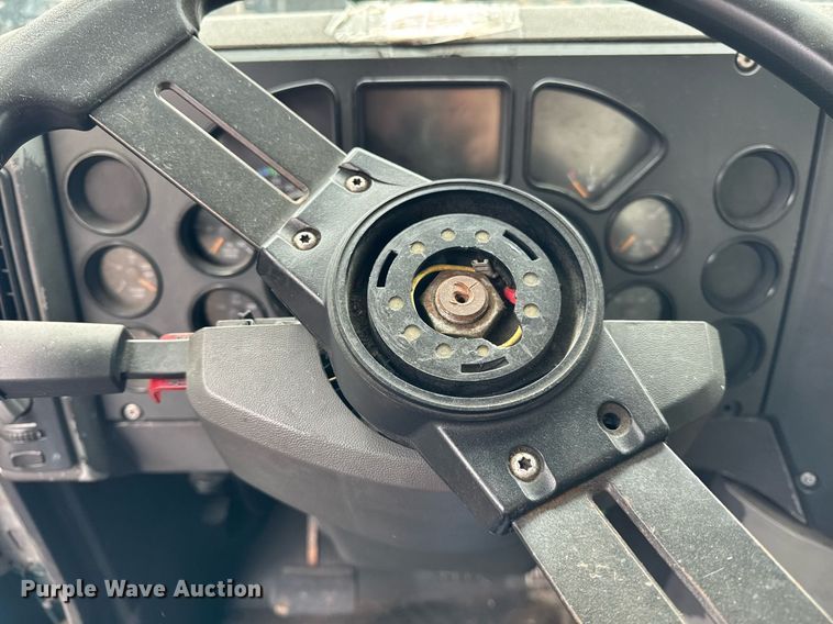 image for item DH9779 2009 Mack CXU612 semi truck