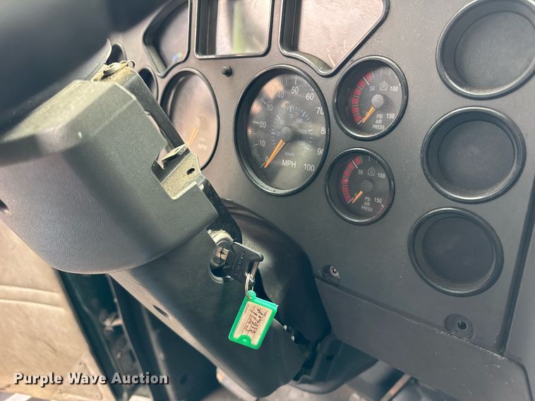 image for item DH9779 2009 Mack CXU612 semi truck