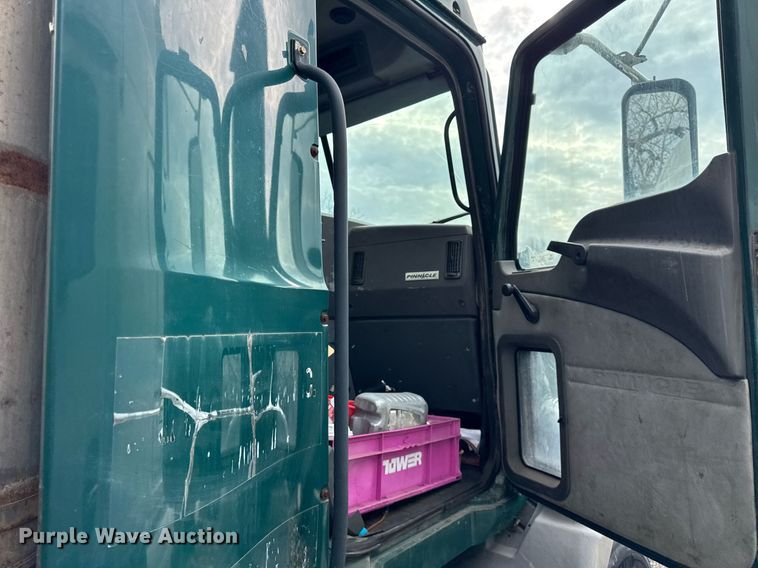 image for item DH9779 2009 Mack CXU612 semi truck