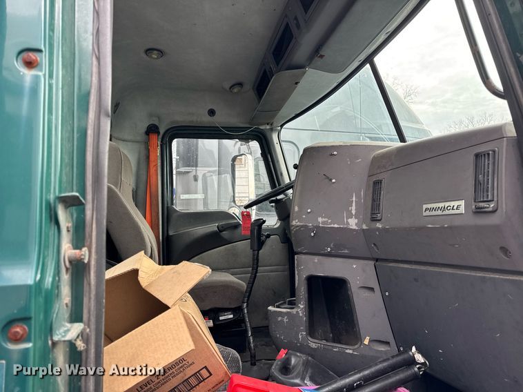 image for item DH9779 2009 Mack CXU612 semi truck