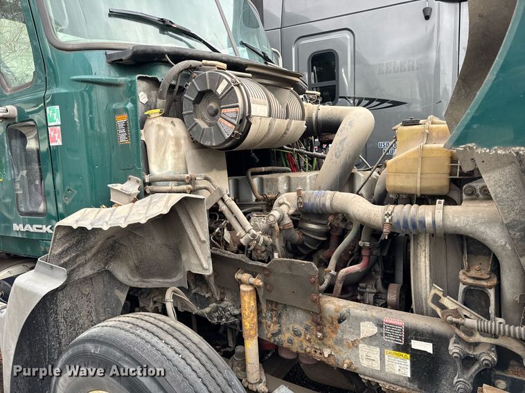 image for item DH9779 2009 Mack CXU612 semi truck