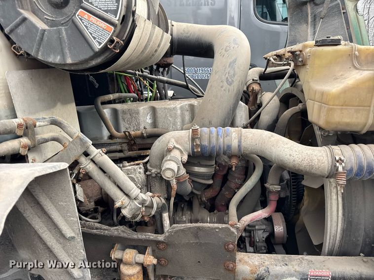 image for item DH9779 2009 Mack CXU612 semi truck