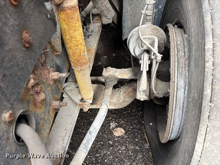 image for item DH9779 2009 Mack CXU612 semi truck