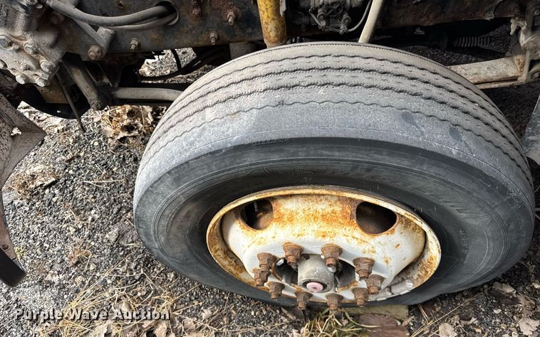 image for item DH9779 2009 Mack CXU612 semi truck