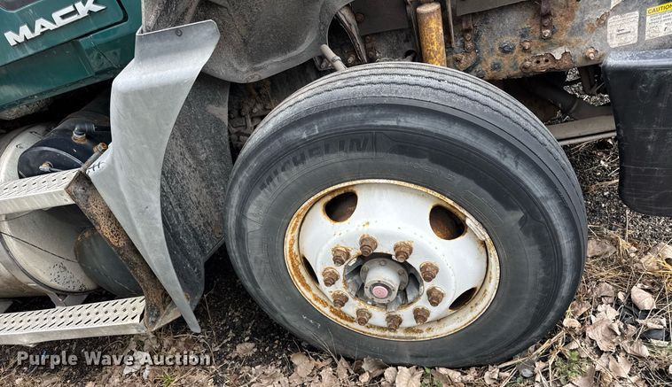 image for item DH9779 2009 Mack CXU612 semi truck