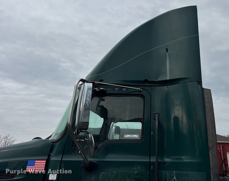 image for item DH9781 2013 Mack CXU612 semi truck