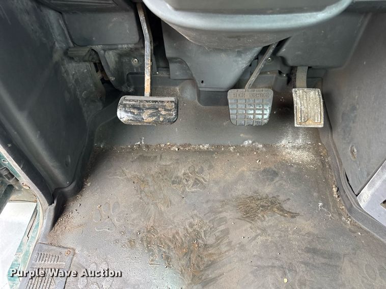 image for item DH9781 2013 Mack CXU612 semi truck