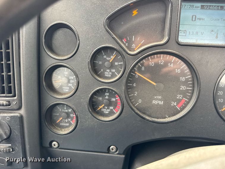 image for item DH9781 2013 Mack CXU612 semi truck