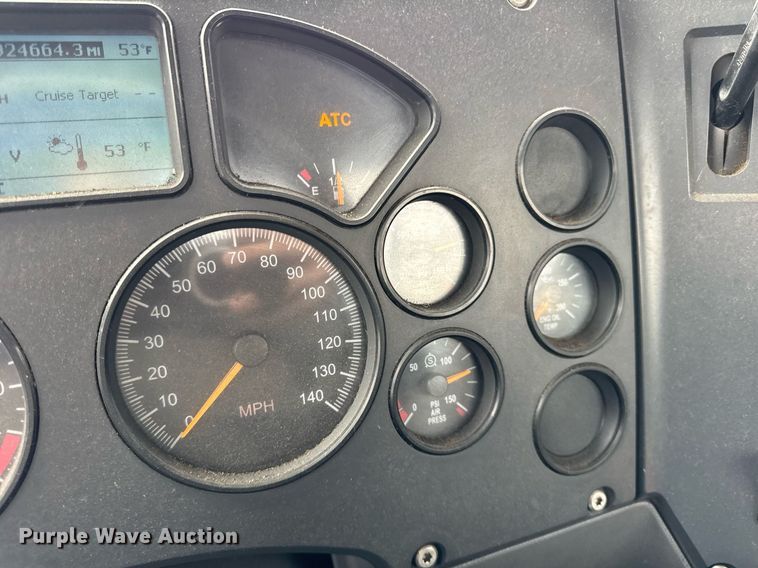 image for item DH9781 2013 Mack CXU612 semi truck