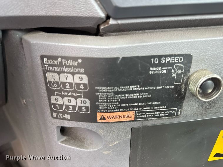 image for item DH9781 2013 Mack CXU612 semi truck