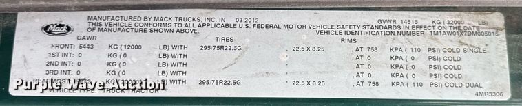 image for item DH9781 2013 Mack CXU612 semi truck