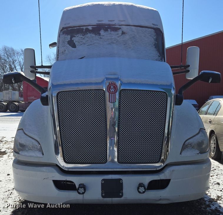 image for item DH9782 2017 Kenworth T680 semi truck