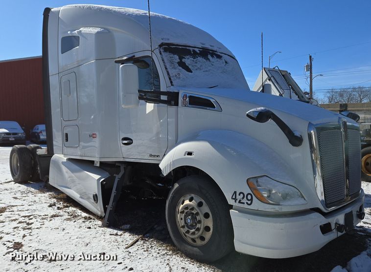 image for item DH9782 2017 Kenworth T680 semi truck