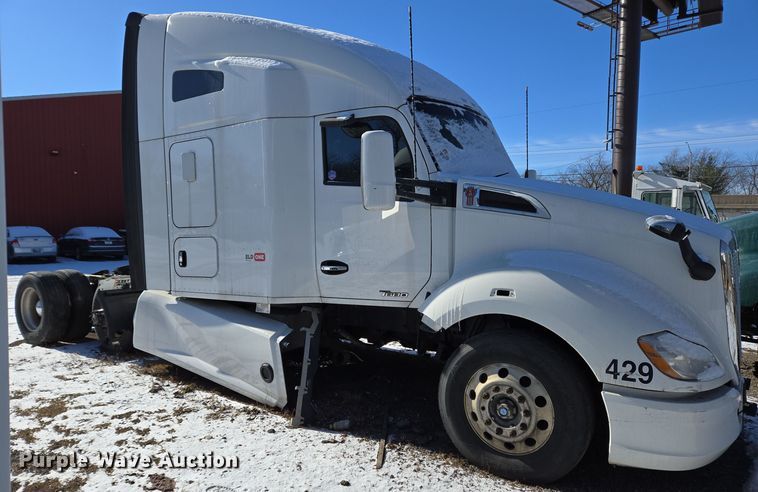 image for item DH9782 2017 Kenworth T680 semi truck