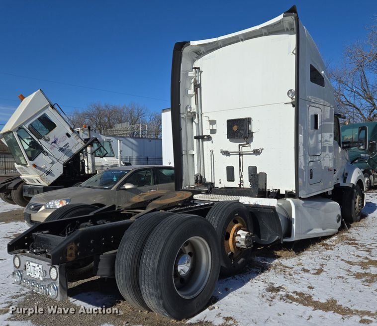 image for item DH9782 2017 Kenworth T680 semi truck