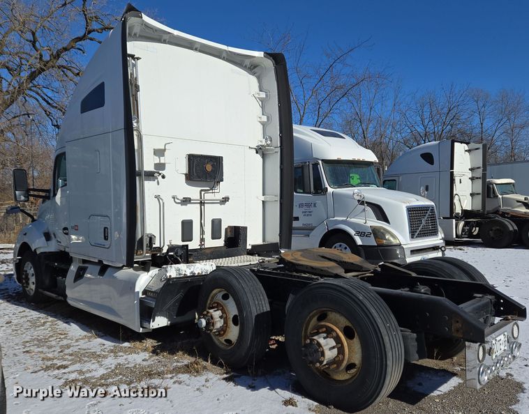 image for item DH9782 2017 Kenworth T680 semi truck