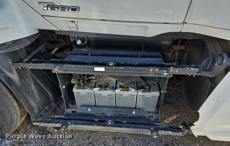 image for item DH9782 2017 Kenworth T680 semi truck