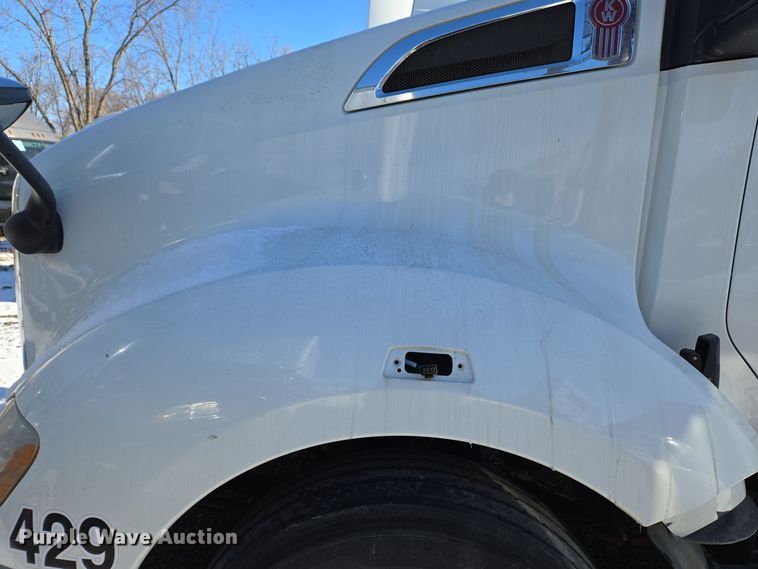 image for item DH9782 2017 Kenworth T680 semi truck