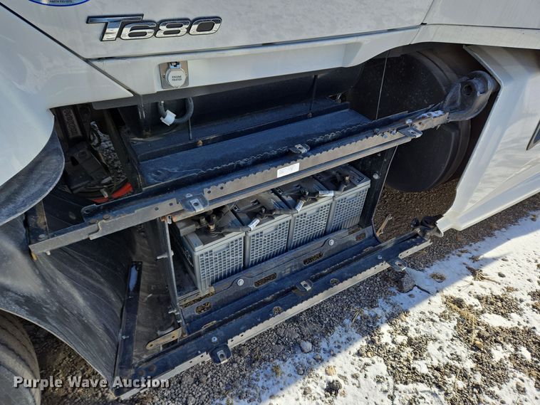 image for item DH9782 2017 Kenworth T680 semi truck