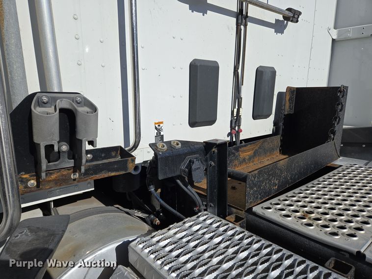 image for item DH9782 2017 Kenworth T680 semi truck